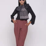 سكارف اسود مشجر