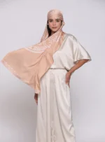 ⁦سكارف بيج مائل للخوخي الفاتح⁩ - الصورة ⁦3⁩