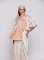 ⁦سكارف بيج مائل للخوخي الفاتح⁩ - الصورة ⁦4⁩