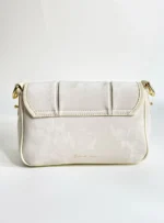 حقيبة يد من الجلد الطبيعي باللون الأبيض - الصورة 4