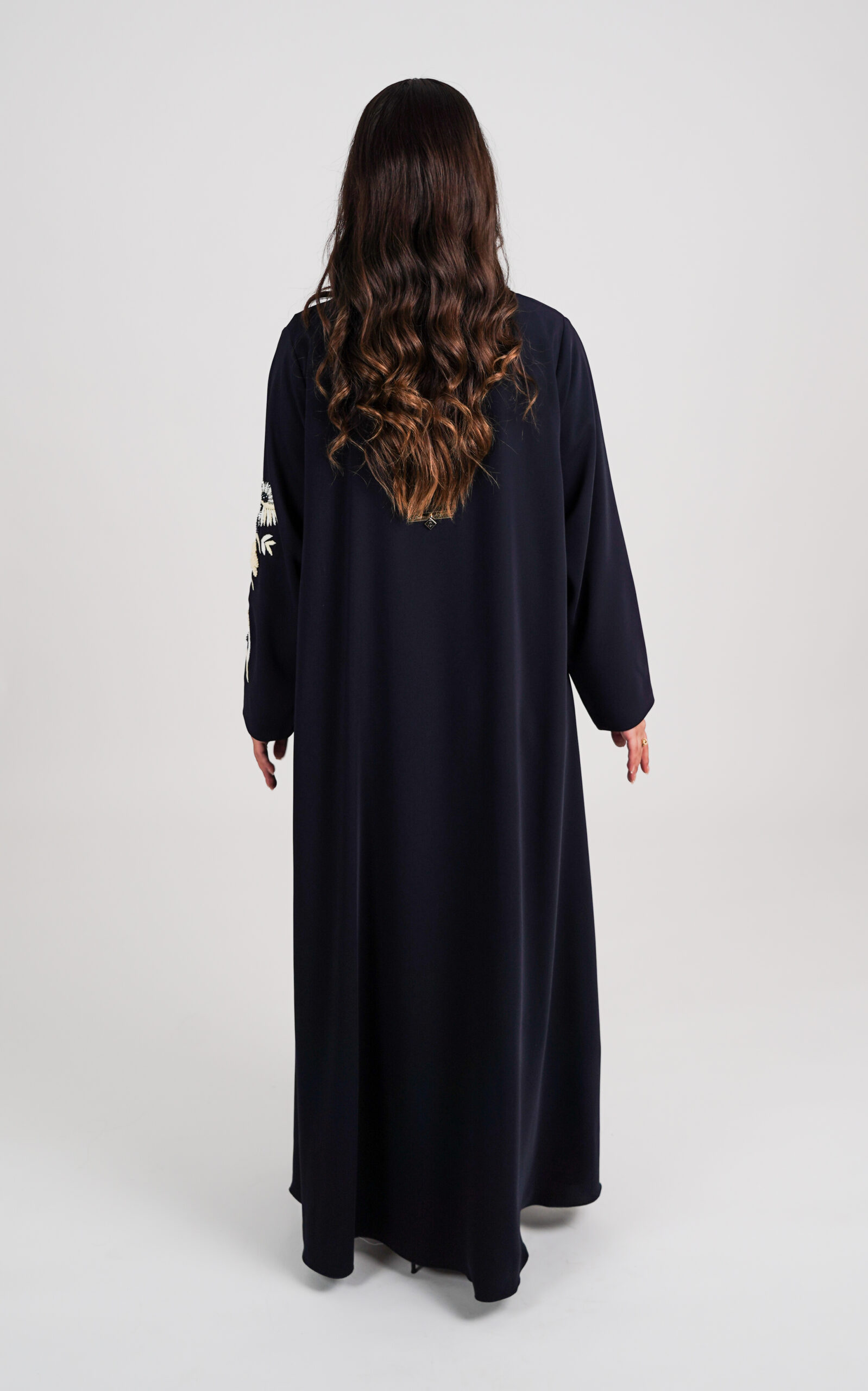 badria-alshihhi-034 Abaya (043) - الصورة 3