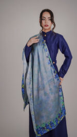 ⁦BS Irises Border Scarf⁩ - الصورة ⁦4⁩