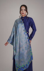 ⁦BS Irises Border Scarf⁩ - الصورة ⁦2⁩