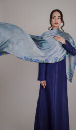 ⁦BS Irises Border Scarf⁩ - الصورة ⁦3⁩