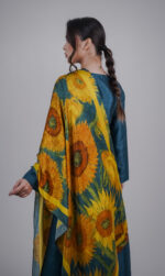 ⁦BS Sunflower Garden Scarf⁩ - الصورة ⁦4⁩