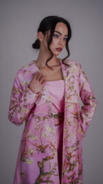 ⁦BS Pink Almond Blossoms Abaya⁩ - الصورة ⁦4⁩