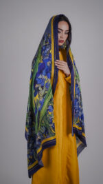 ⁦BS Irises Garden Scarf⁩ - الصورة ⁦3⁩